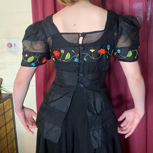 Vintage 1940s Black Mesh Paneled Reversible Blouse with Floral Embroidery - Picture 3 of 3